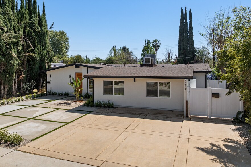 More Photos Of 22928 Leadwell St, West Hills Apartments For Sale
