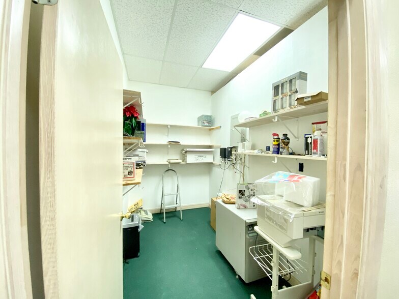 More Photos Of 3102 E Business 83, Weslaco Office For Lease