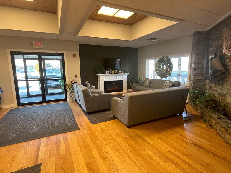 More Photos Of 140 Point Judith Rd, Narragansett Storefront Retail Office For Sale