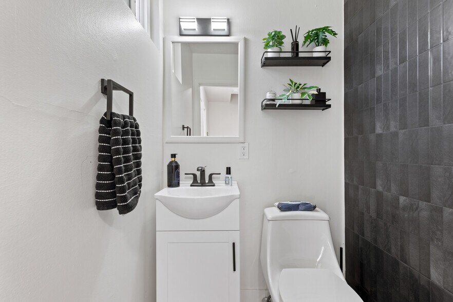 More Photos Of 4427 Camero Ave, Los Angeles Apartments For Sale