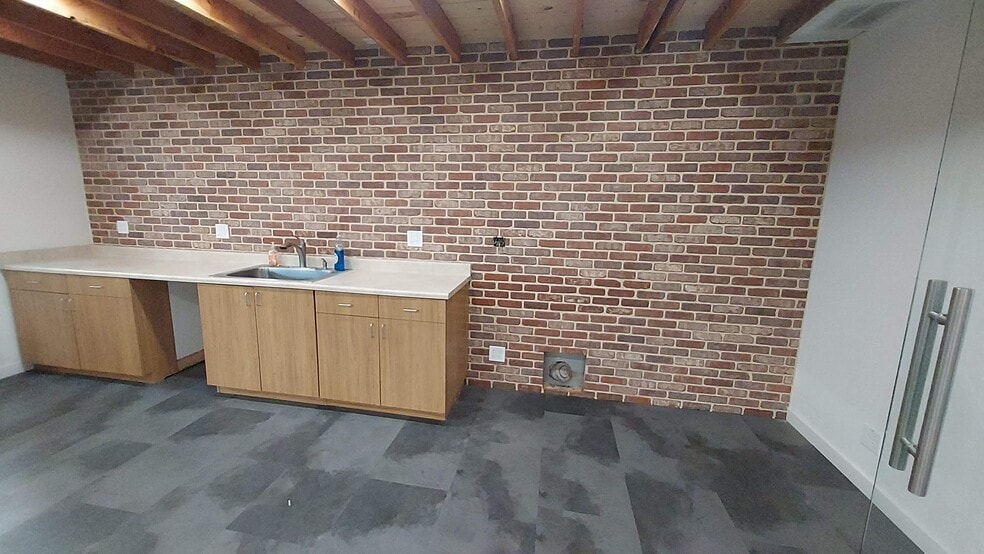 More Photos Of 215 O'Neill Ave, Belmont Warehouse For Lease