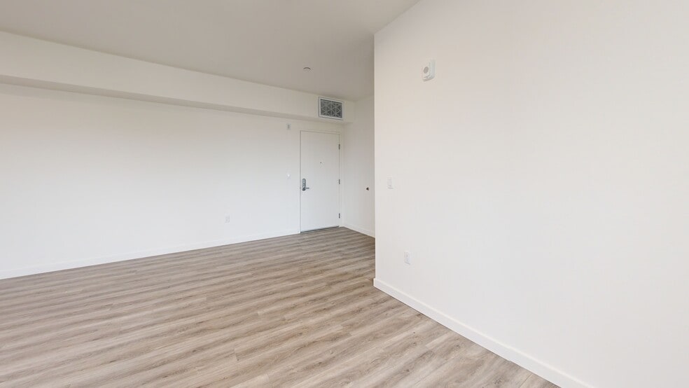 More Photos Of 300 W 60th St, Los Angeles Apartments For Sale