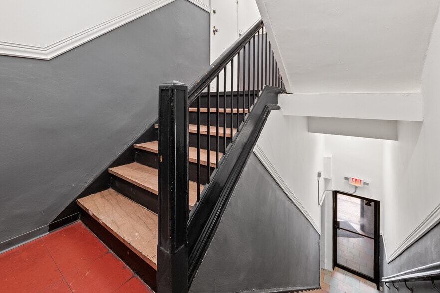 More Photos Of 48 Commerce St, Newark Office For Lease