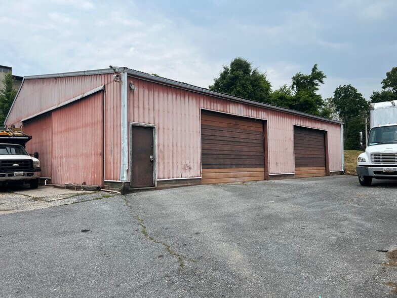 More Photos Of 10607 Reisterstown Rd, Owings Mills Warehouse For Lease