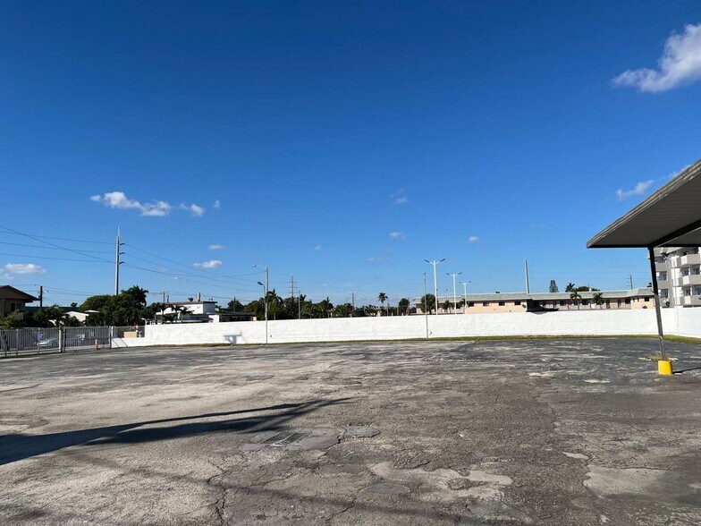 More Photos Of 4385 NW 7th St, Miami Storefront Retail Office For Lease