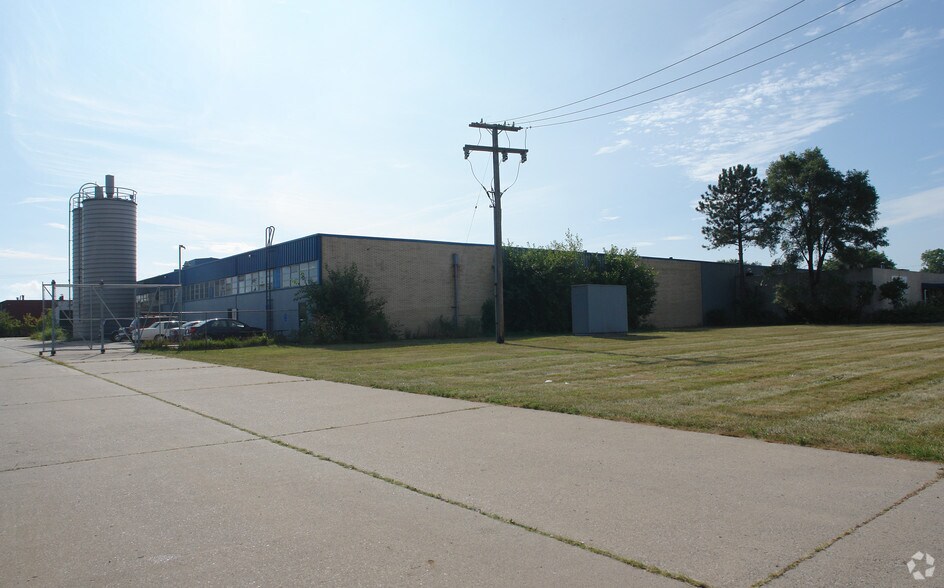 More Photos Of 24030-24060 Hoover Rd, Warren Manufacturing For Sale