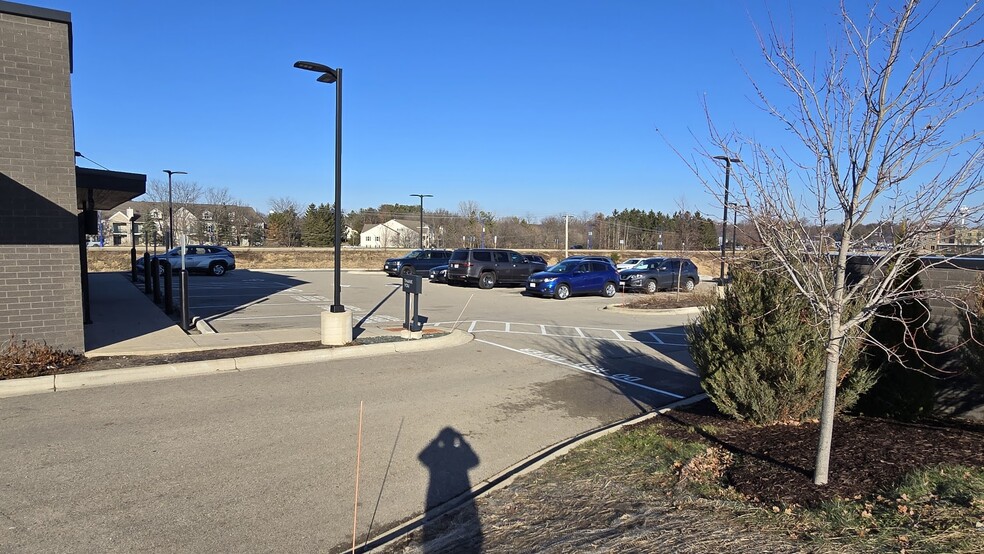 More Photos Of 147 West End Cir, Verona Freestanding For Lease