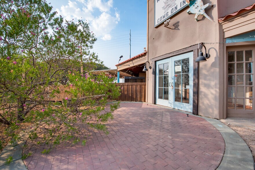 More Photos Of 5812 N Interstate 35, Denton Restaurant For Sale