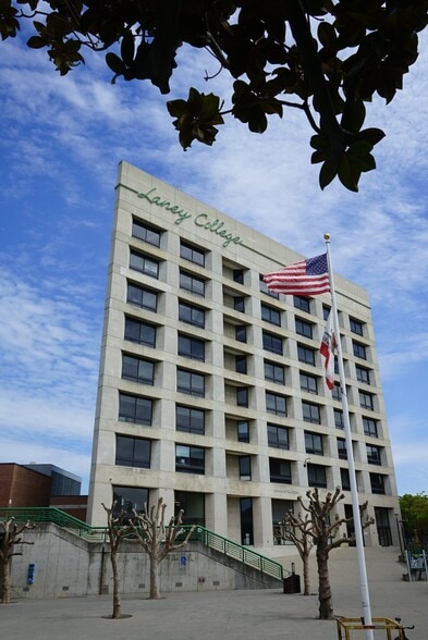 More Photos Of 820 Oak St, Oakland Apartments For Lease