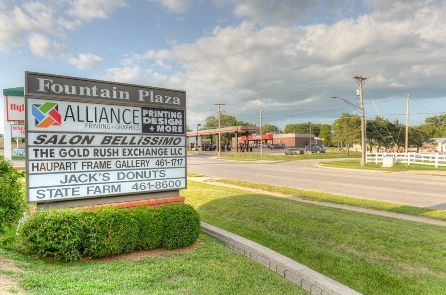More Photos Of 2400 S Lee's Summit Rd, Independence Storefront Retail Office For Lease