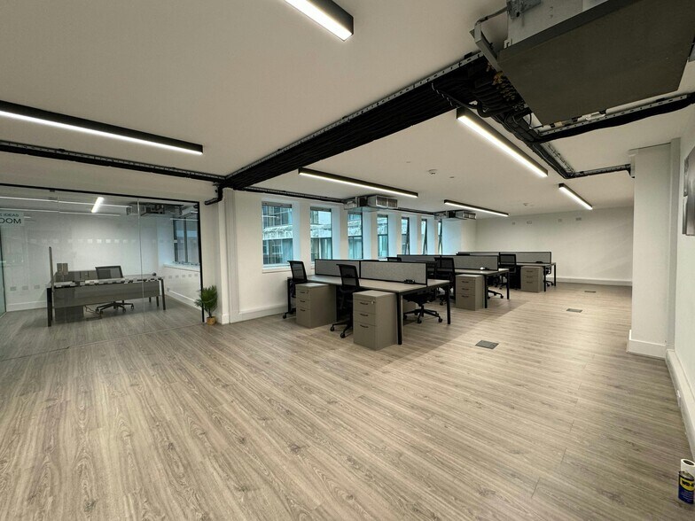 More Photos Of 16 St Clare St, London Office For Lease