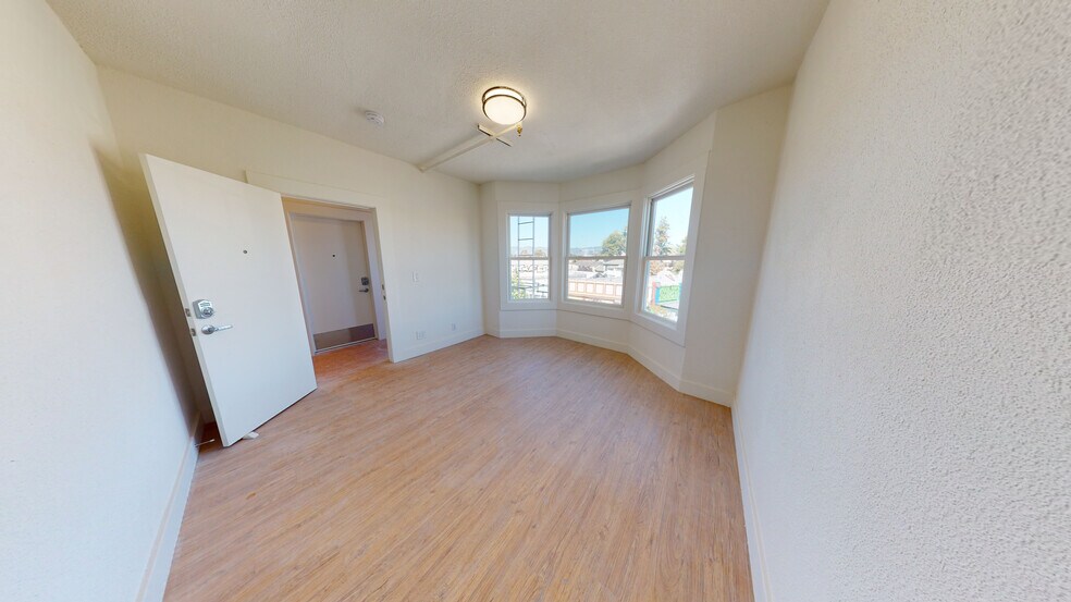 More Photos Of 2327-2329 San Pablo Ave, Oakland Apartments For Lease