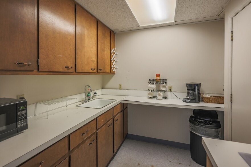 More Photos Of 5830 N High St, Worthington Office For Lease