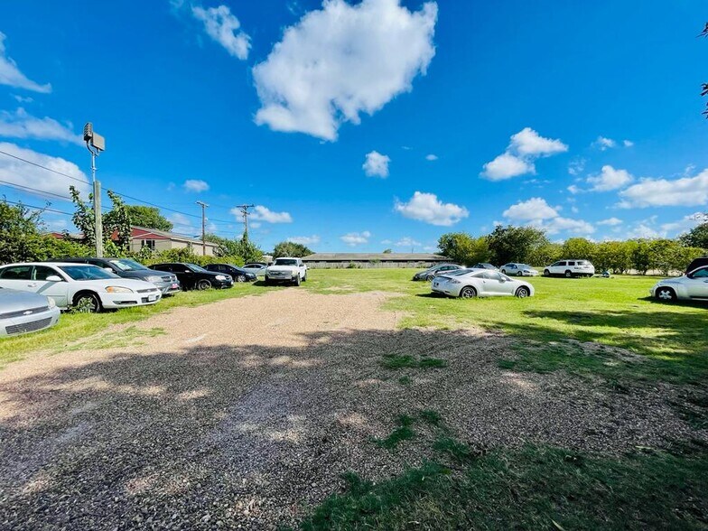 More Photos Of 4006 N Navarro St, Victoria Auto Dealership For Sale