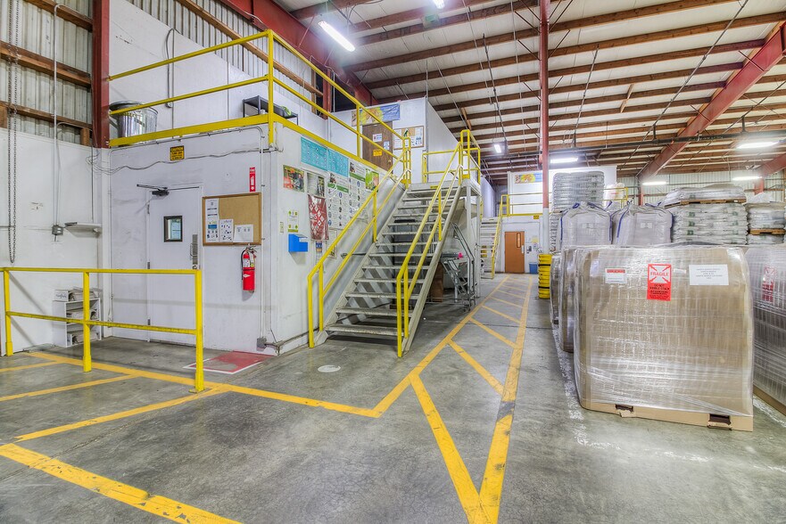 More Photos Of 1535-1541 W Lee Rd, Othello Warehouse For Sale