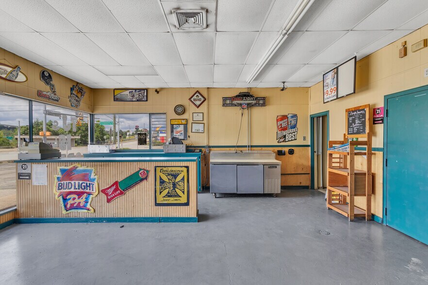 More Photos Of 110 E Pennsylvania Ave, New Stanton General Retail For Sale