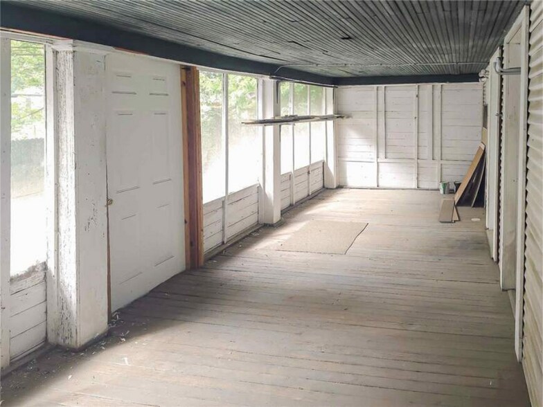 More Photos Of 1301 W Main St, Clarksville Office For Sale