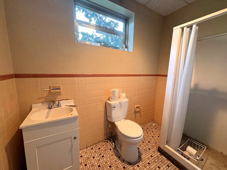 More Photos Of 5 Canale Dr, Egg Harbor Township Manufacturing For Lease