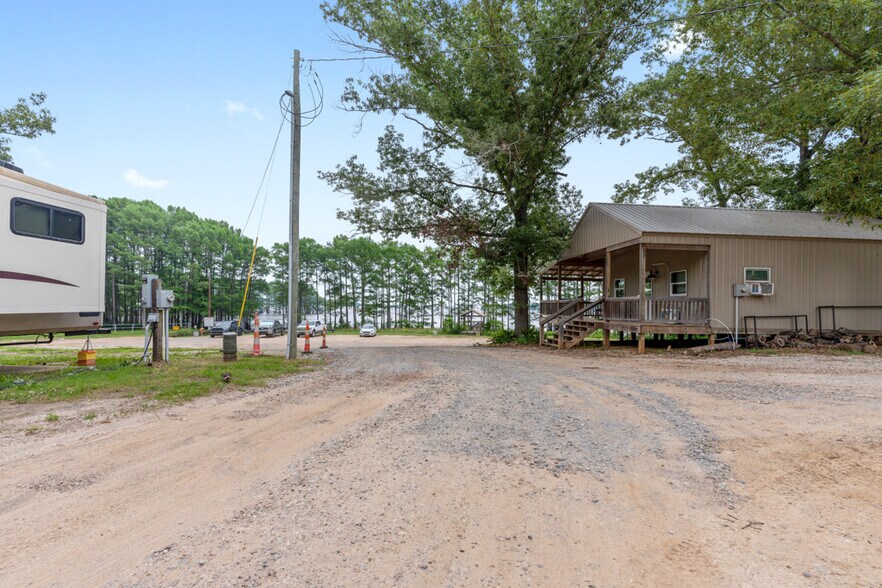 More Photos Of 7415 N State Line Rd, Karnack Trailer Camper Park For Sale