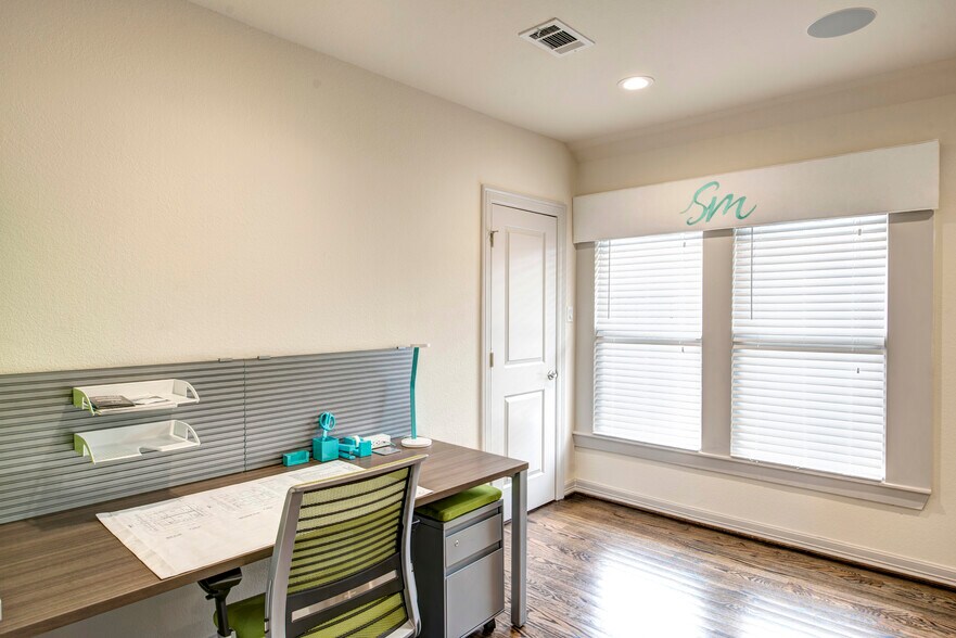 More Photos Of 638 Heights Blvd, Houston Office For Sale