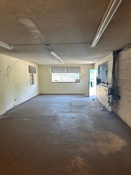 More Photos Of 2735 Rosselle St, Jacksonville Auto Repair For Lease