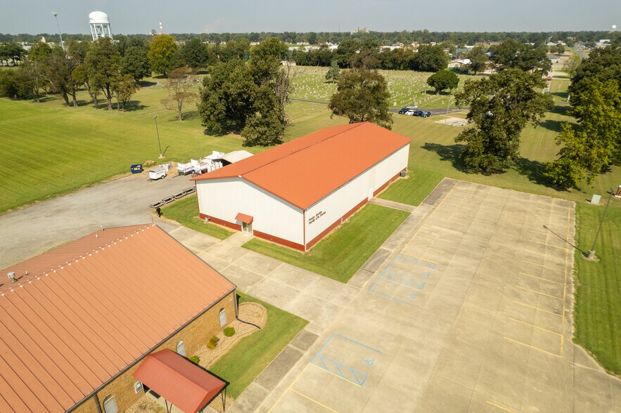 More Photos Of 951 S Kingshighway St, Sikeston Office For Sale