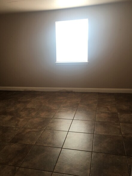 More Photos Of 5103 Estes Pky, Longview Self Storage For Lease