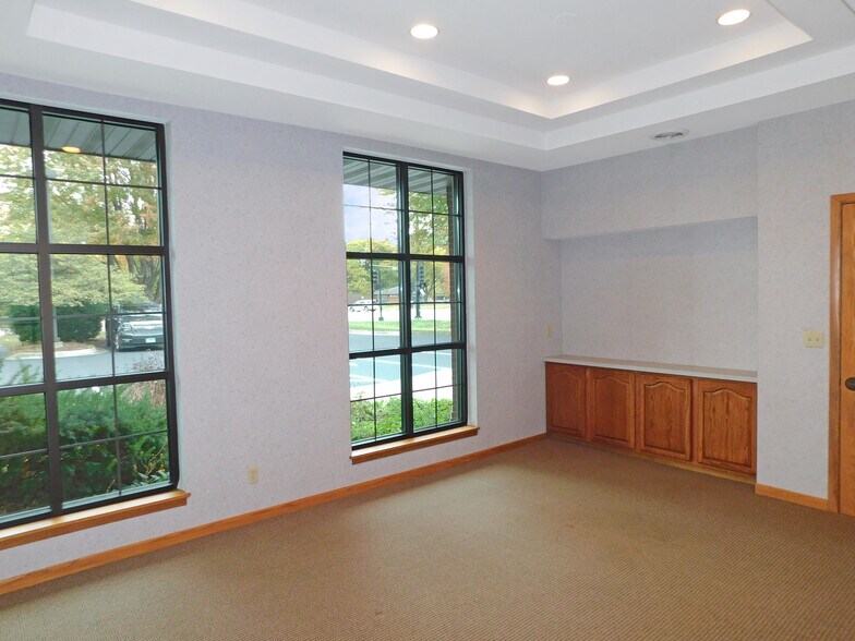 More Photos Of 3400 N Rockton Ave, Rockford Office For Lease