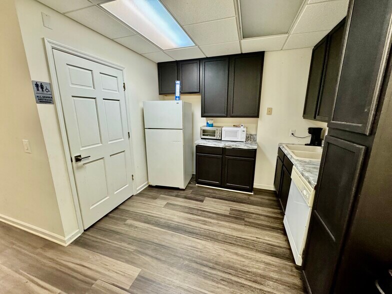 More Photos Of 105 S Jefferson Ave, Eatonton Office For Sale