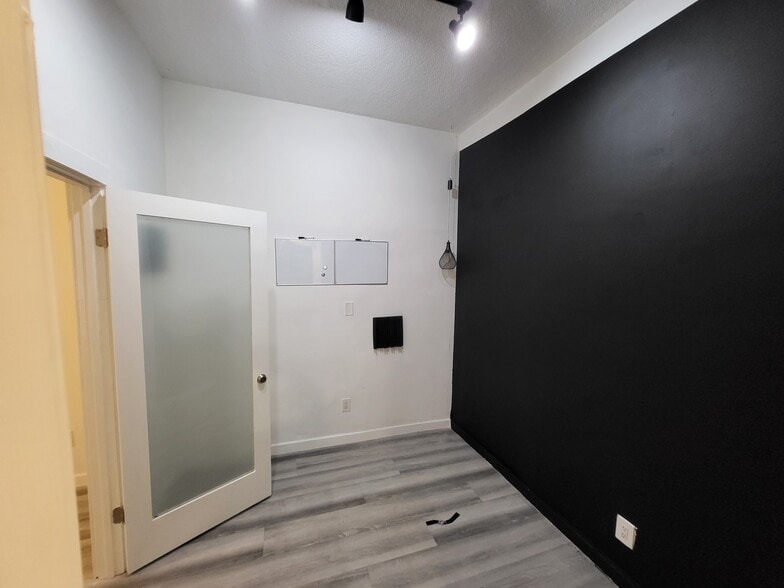 More Photos Of 11011 Crenshaw Blvd, Inglewood Office For Lease