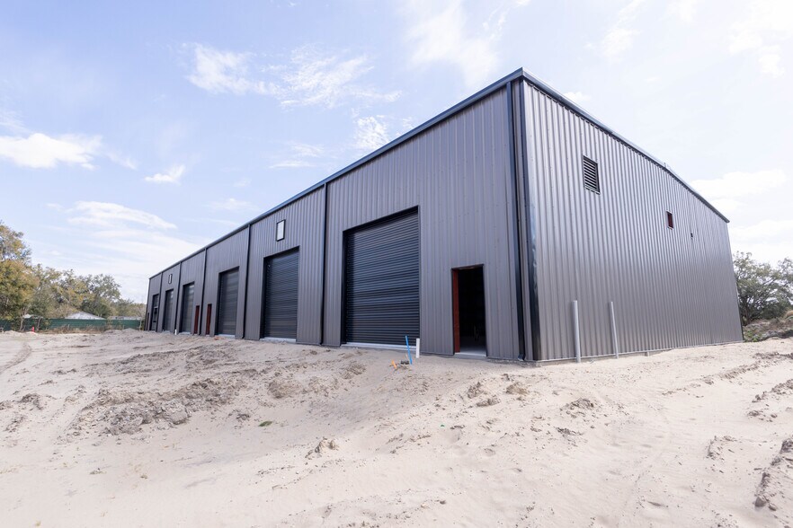 More Photos Of 3023 E C 48, Center Hill Warehouse For Lease