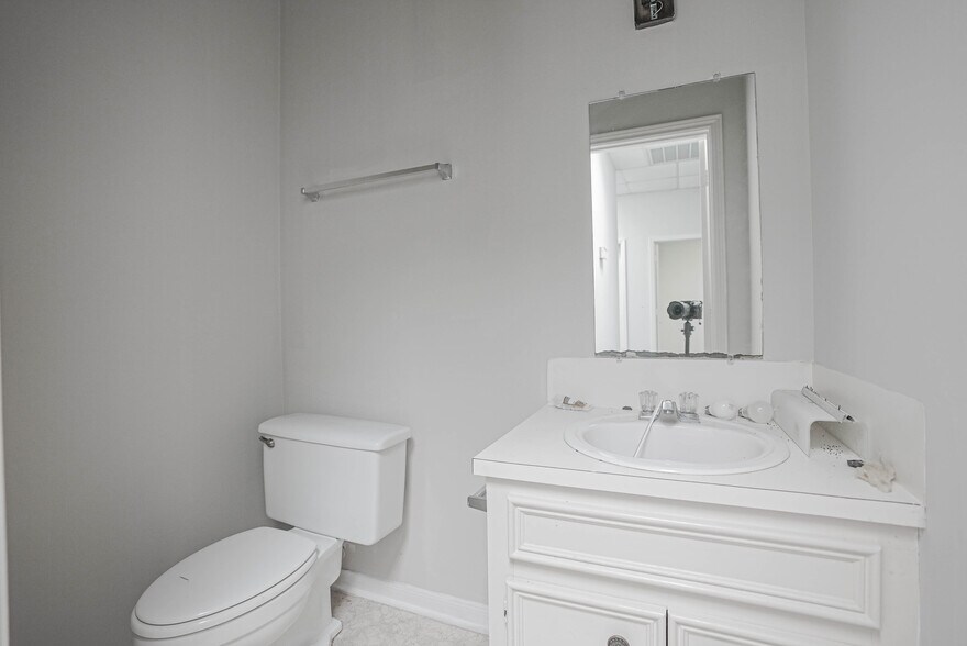 More Photos Of 14721 Pebble Bend Dr, Houston Medical For Sale