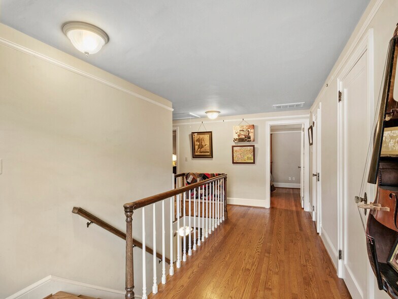 More Photos Of 506 W Main St, Burnsville Freestanding For Sale