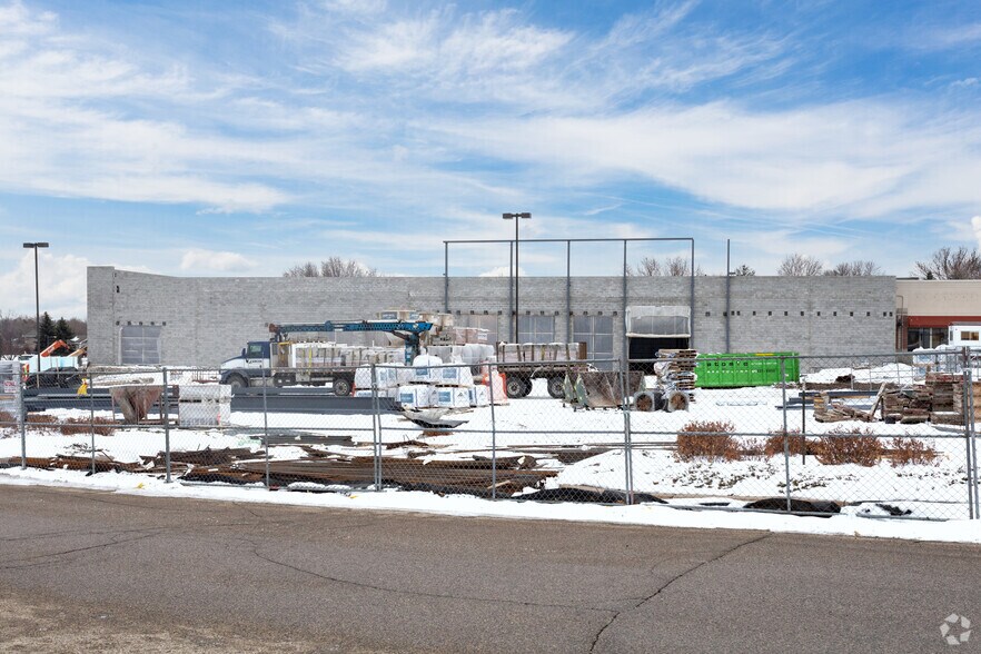 More Photos Of 7590-7608 160th St W, Lakeville Storefront For Lease