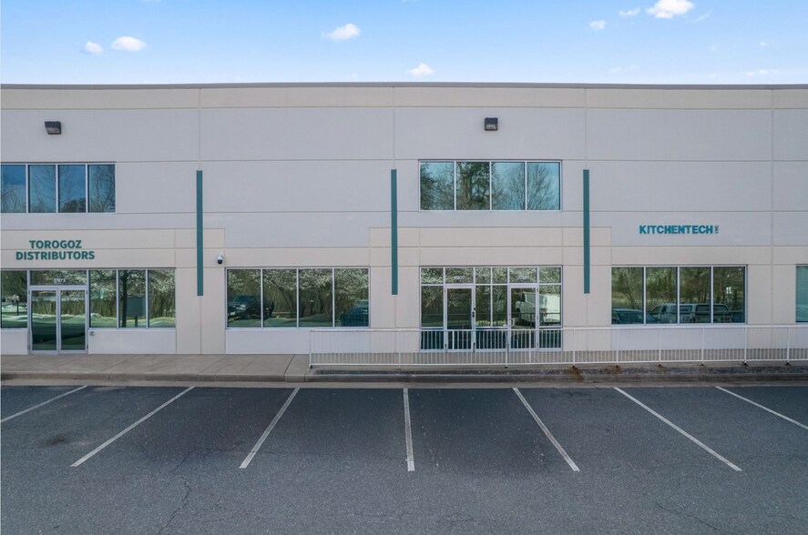 More Photos Of 17857-17889 Fraley Blvd, Dumfries Research And Development For Sale