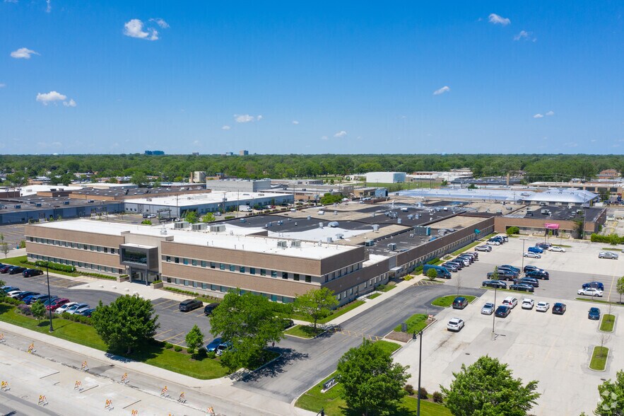 More Photos Of 3400-3450 Oakton St, Skokie Warehouse For Lease