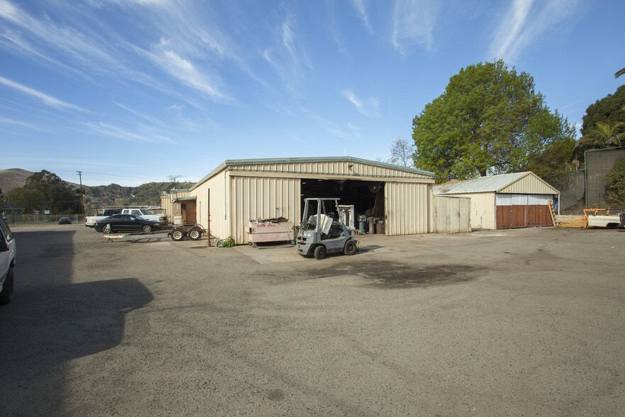Primary Photo Of 2802 N Ventura Ave, Ventura Manufacturing For Lease