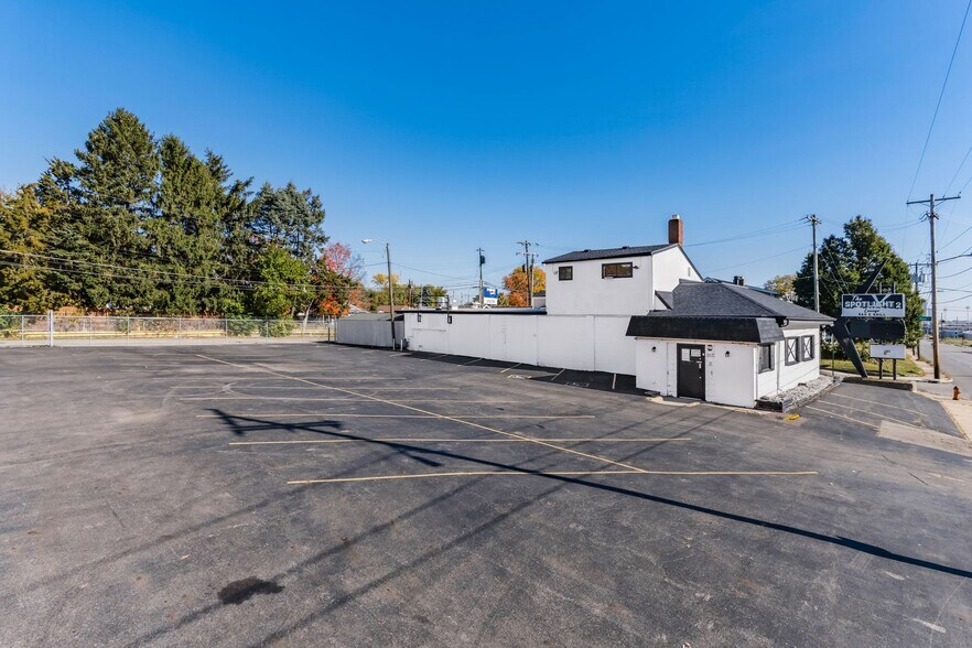 More Photos Of 1662 W Mound St, Columbus Restaurant For Sale