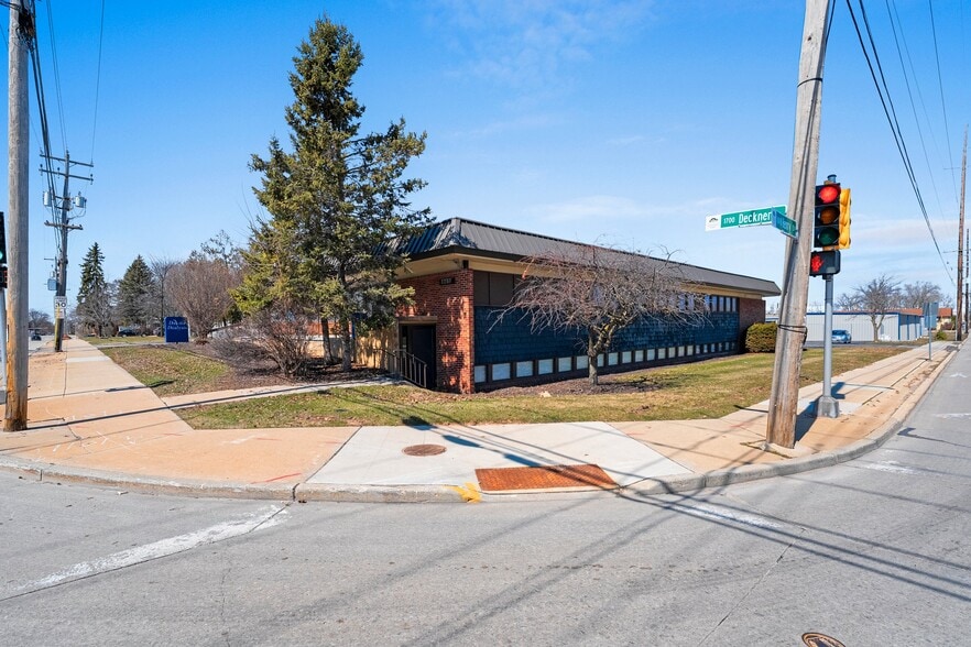 More Photos Of 1751 Deckner Ave, Green Bay Medical For Sale