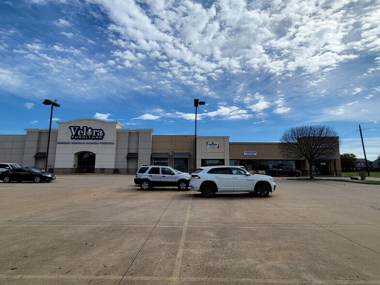 More Photos Of 2984 W Wheatland Rd, Dallas Unknown For Lease