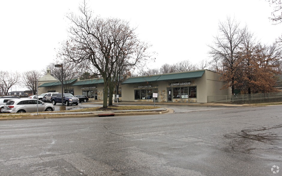 More Photos Of 9300 W 87th St, Overland Park Unknown For Lease