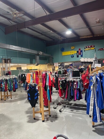 More Photos Of 16 Beaver Brook Rd, Danbury Warehouse For Lease