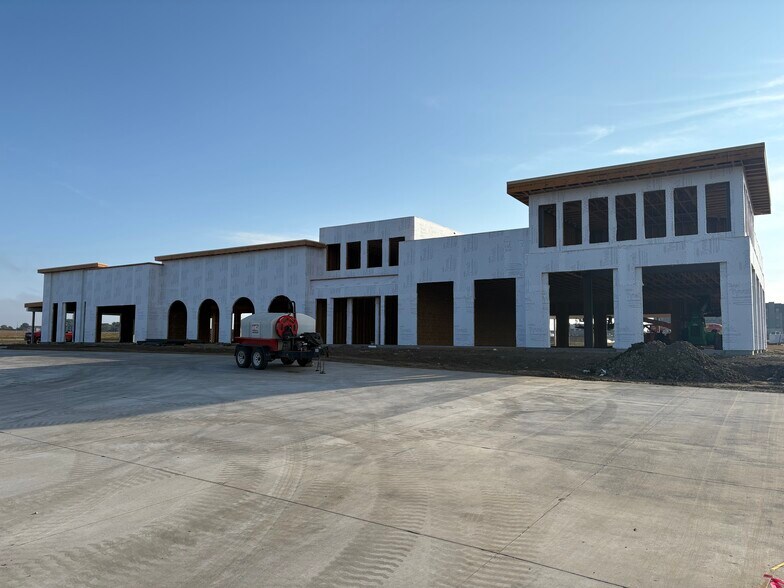 More Photos Of 2285 Grand Prairie Pky, Waukee Unknown For Lease