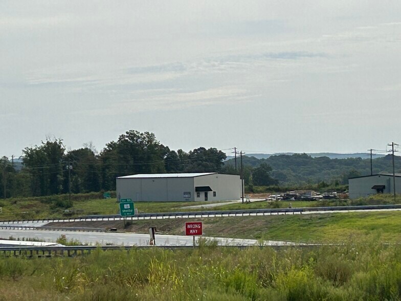 More Photos Of 121 Imperial Ln, Gaffney Warehouse For Lease