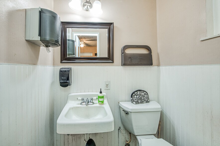 More Photos Of 3311-3315 E Sierra Madre Ave, Fresno Daycare Center For Sale