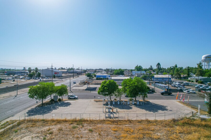 More Photos Of 695 Atwater Blvd, Atwater General Retail For Sale