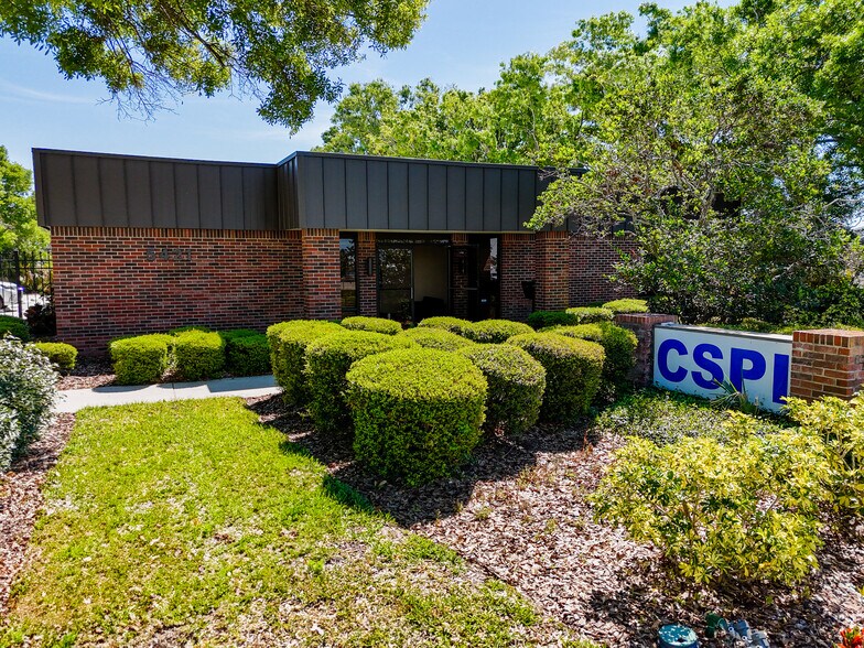 More Photos Of 5421 N 59th St, Tampa Office For Sale