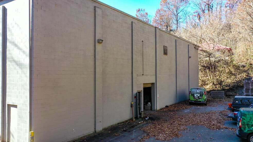More Photos Of 1070-1072 Tunnel Rd, Asheville Warehouse For Sale