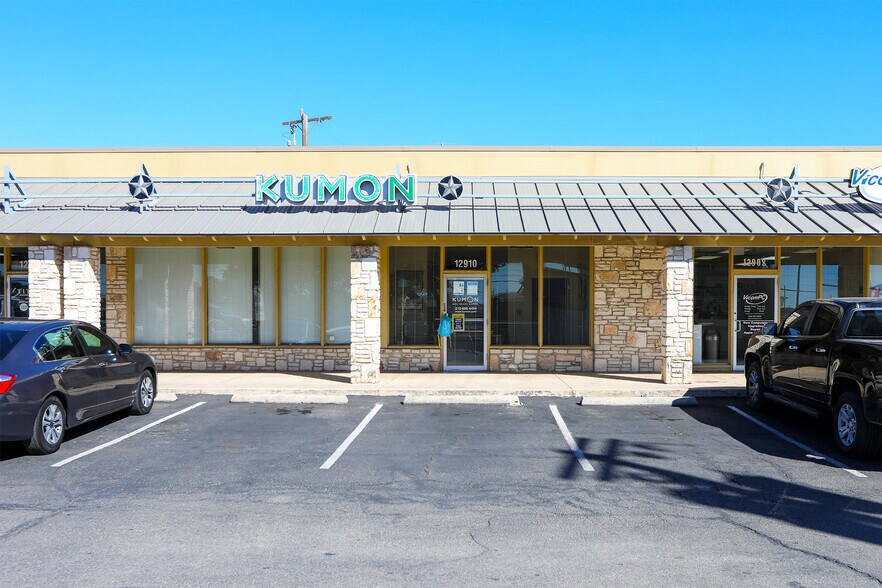 More Photos Of 12908-12932 Bandera Rd, Helotes General Retail For Sale
