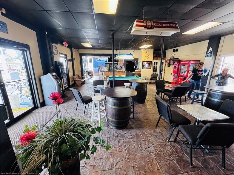 More Photos Of 407 N Ridgewood Dr, Sebring Convenience Store For Sale